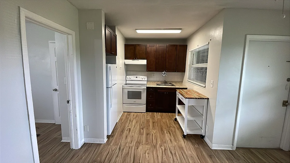 Building Photo - 3071 NW 9th Ave #4