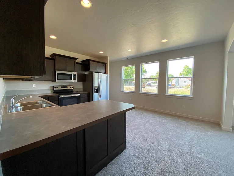 220 W Maple St #B — Photo 6