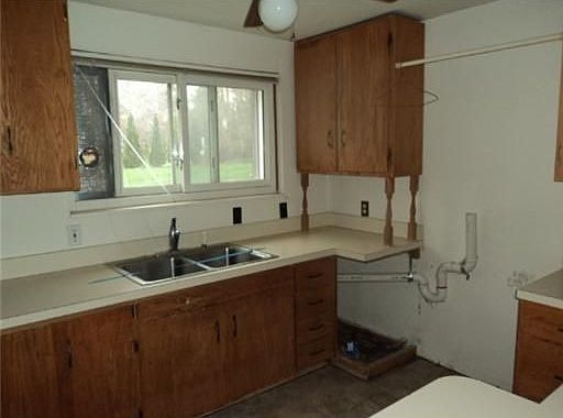 2nd image of 6299 Towar Ave