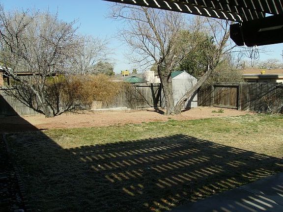 5th image of 7413 Raymond Dr NE