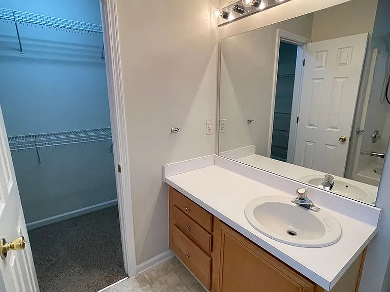 606 Ascott Way — Photo 34