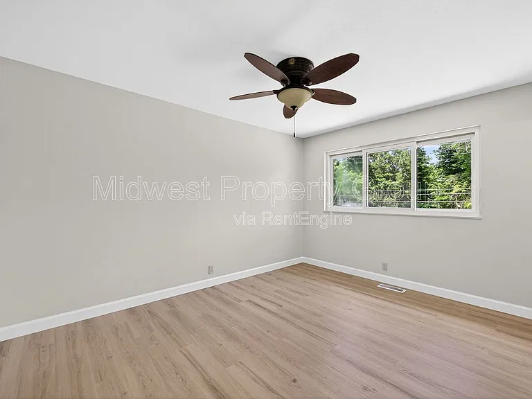 2765 Chelsea Dr — Photo 11