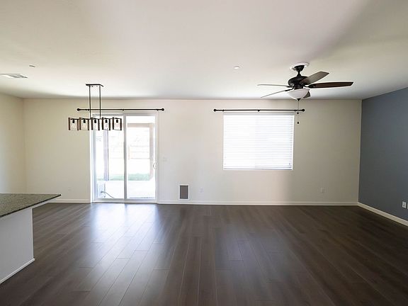 4th image of 1604 Sidonia St