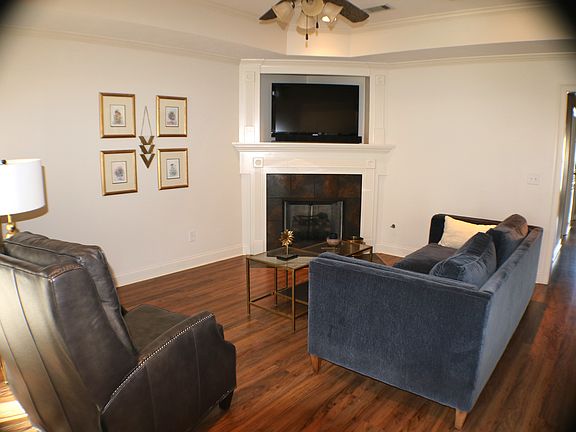 4th image of 572 Oak Park Cir