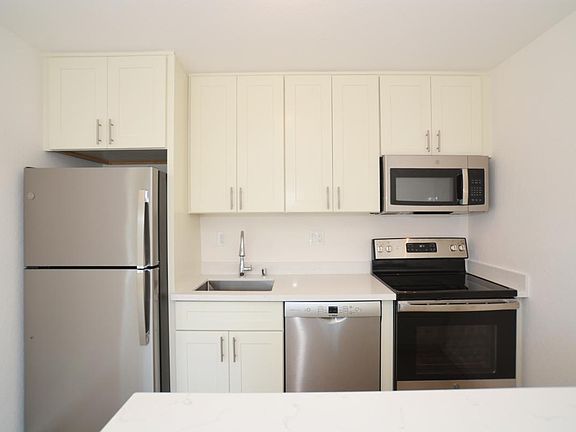 5th image of 4210 Judah St #102