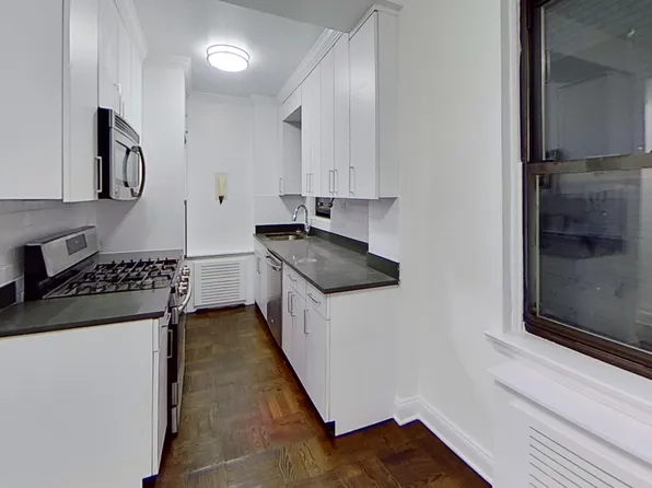 20 Beekman Place image 3 of 8