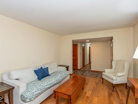 4th image of 2902 S Sheridan Ave