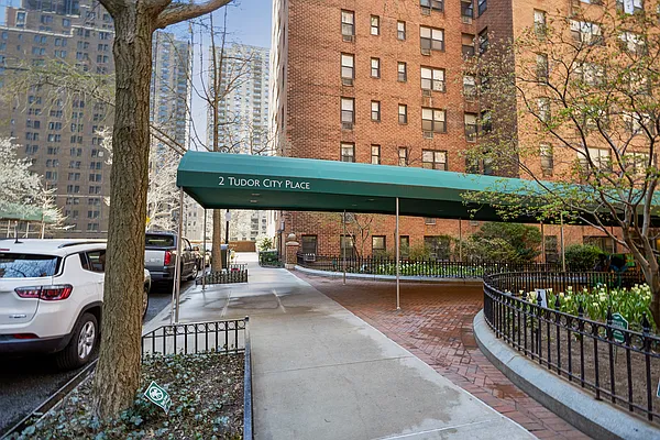 Sold by Douglas Elliman | media 8