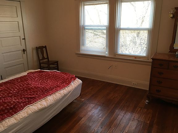 3rd image of 2034 Weyer Ave