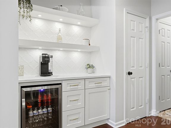 5th image of 2020 White Cedar Ln