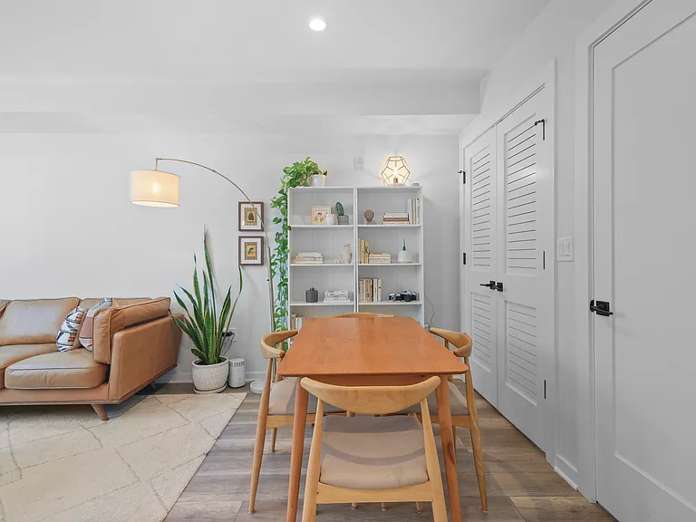 2612 University Pl NW #6 — Photo 5