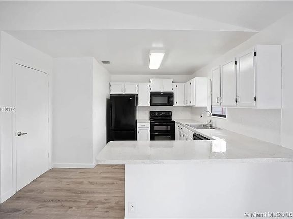 3rd image of 6043 Felter St