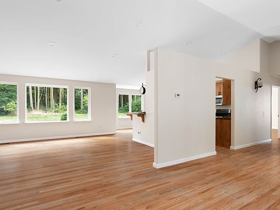 4th image of 4167 Hollydale Ln