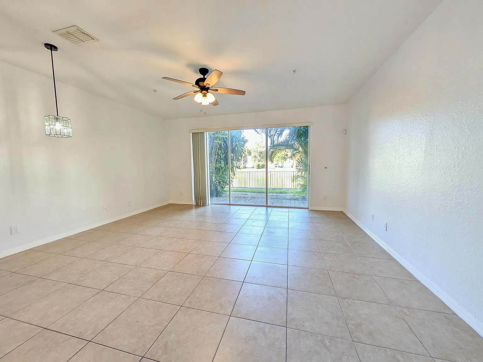 3 bed, 2.5 bath, 1338 sqft, $2,495 — Photo 3