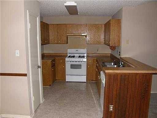 2nd image of 601 Penny Ln