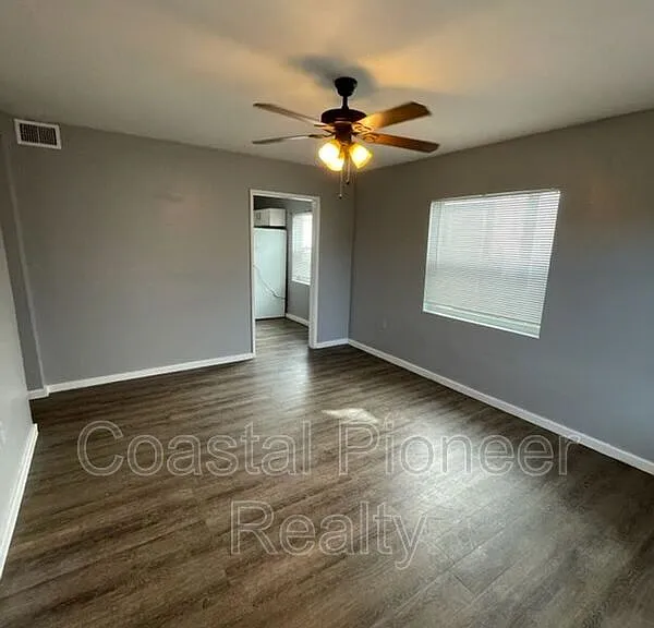 1227 Fargo St S #1 — Photo 7