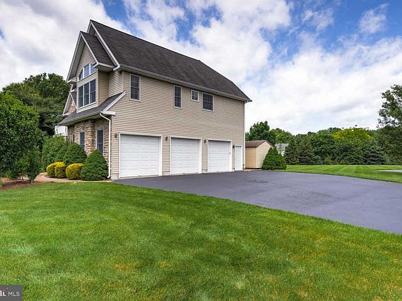 4th image of 42 Ginnie Ln