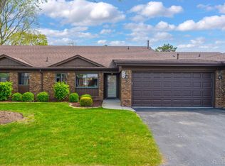 718 Country Club Dr, Saint Clair Shores, MI 48082