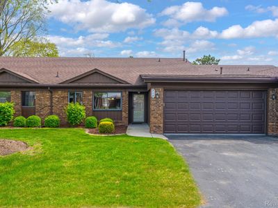 718 Country Club Dr, Saint Clair Shores, MI, 48082