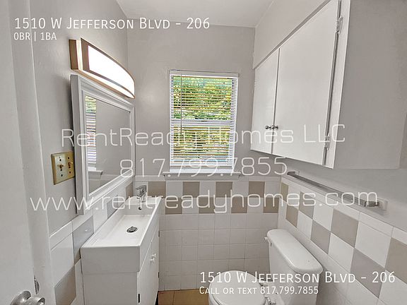 2nd image of 1510 W Jefferson Blvd #206