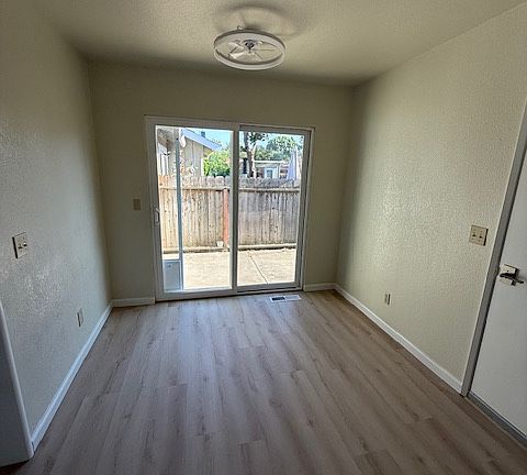 5th image of 915 Charity Ln