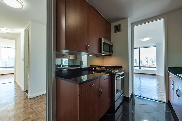 Rented by Solow Realty | media 21