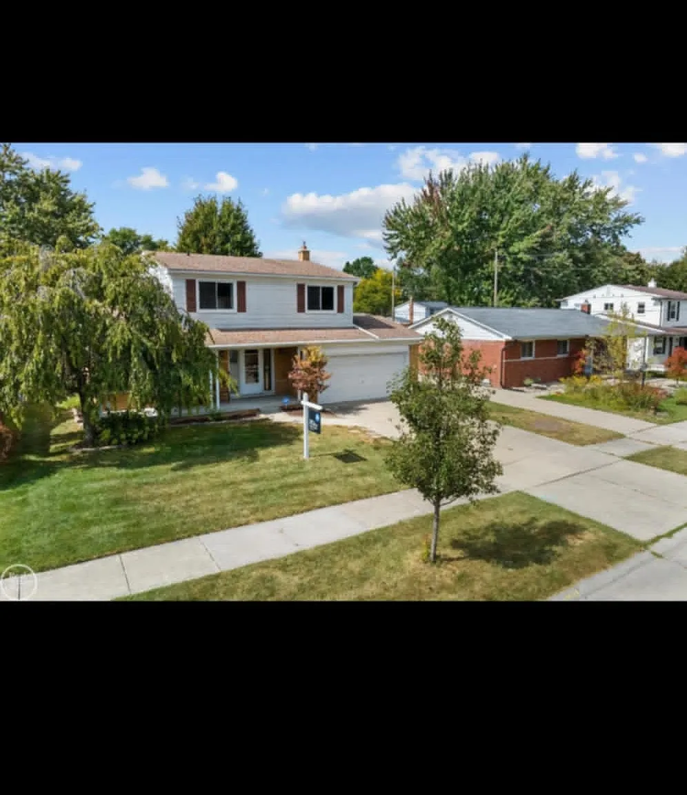 4 bed, 1.5 bath, 2392 sqft, $2,600 — Photo 1