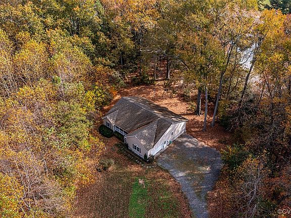 2nd image of 134 Forest Shores Ln