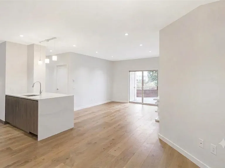 15 Warren St #334 — Photo 12