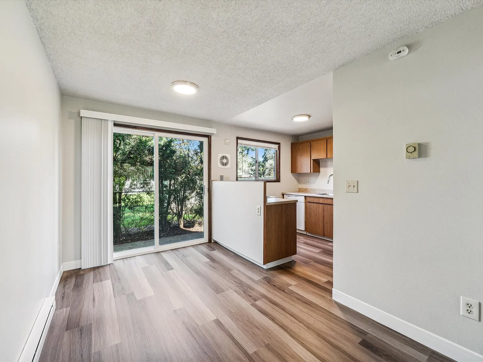 2 bed, 1.5 bath, 850 sqft, $1,750 — Photo 2