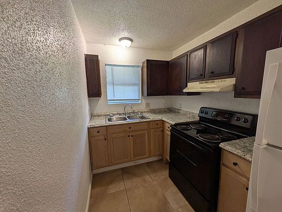4th image of 975 Woodrow St
