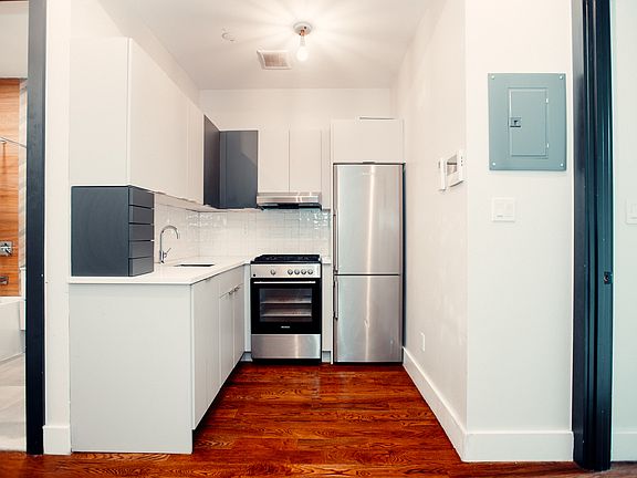 2nd image of 1148 Pacific St APT 3L