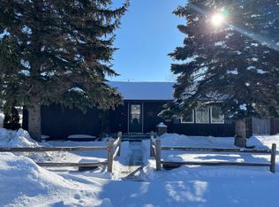 207 12th St W, Bottineau, ND 58318