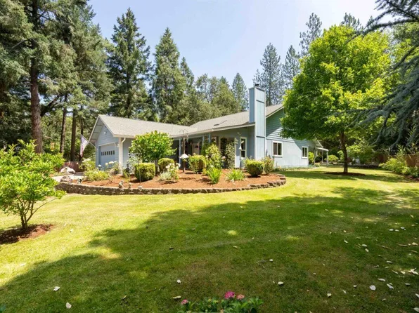 957 Foots Creek Rd, Gold Hill, OR 97525