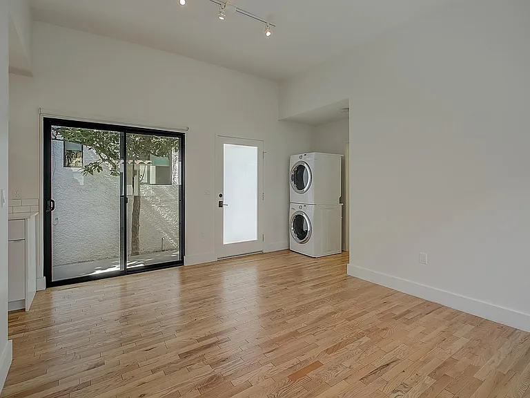 259 Rosemont Ave #1/2 — Photo 7