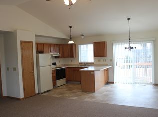 Bi-Level Townhome, Janesville, WI 53546
