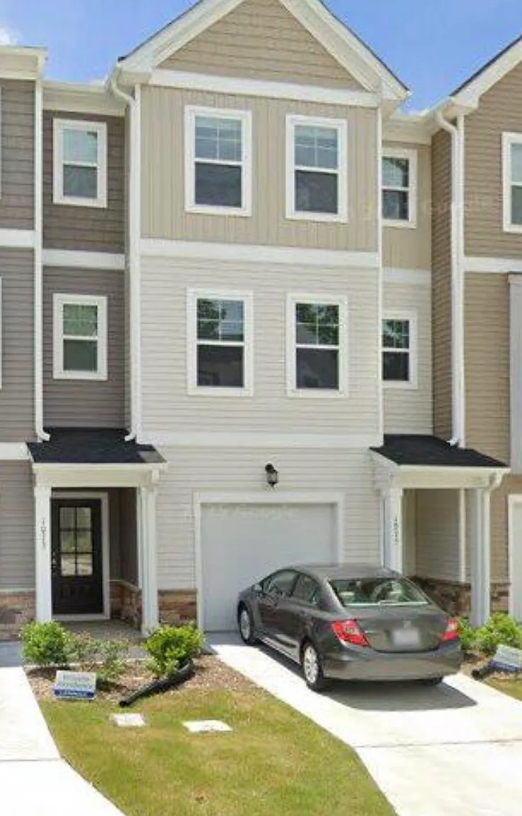 3 bed, 3.5 bath, 1917 sqft, $2,050 — Photo 1
