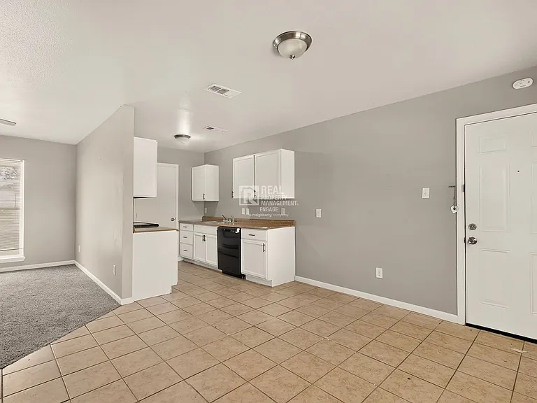 303 Westwood Dr — Photo 6