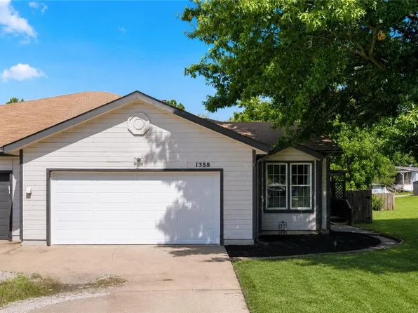1388 N Ridge Pkwy, Olathe, KS 66061