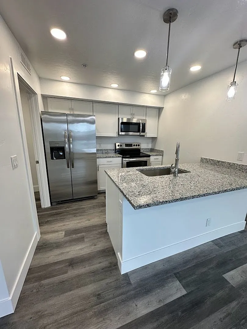 1553 Clear Creek — Photo 3
