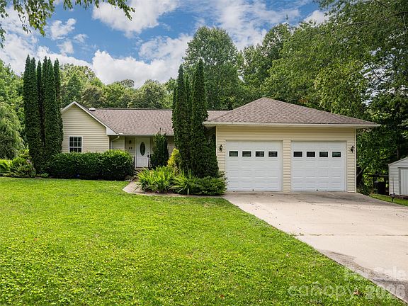 2nd image of 69 Mountain Ridge Ln