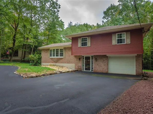 368 Lake Dr, Nesquehoning, PA 18240