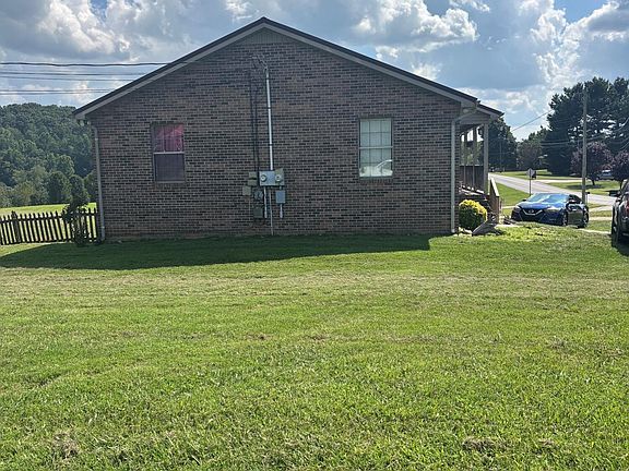 3rd image of 1570 Elgin Dr