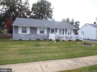 2825 Windsor Dr, Bensalem, PA 19020