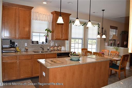 4th image of 35 Enclave Blvd
