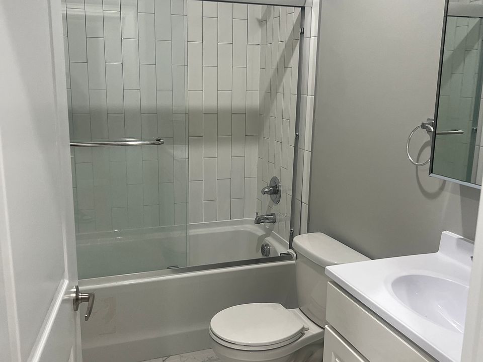 2nd image of 90-92 Montgomery St #2