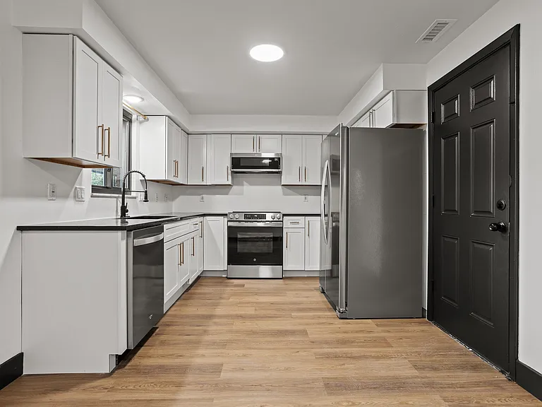 406 Heather St — Photo 13