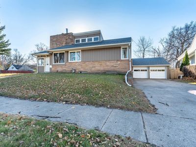 1015 11th Ave S, Moorhead, MN, 56560