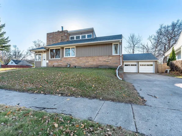 1015 11th Ave S, Moorhead, MN 56560