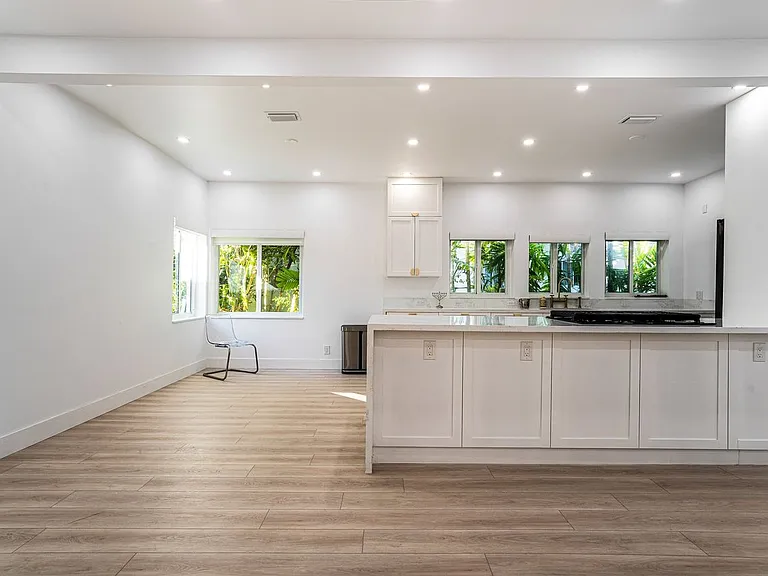 8866 Carlyle Ave — Photo 4